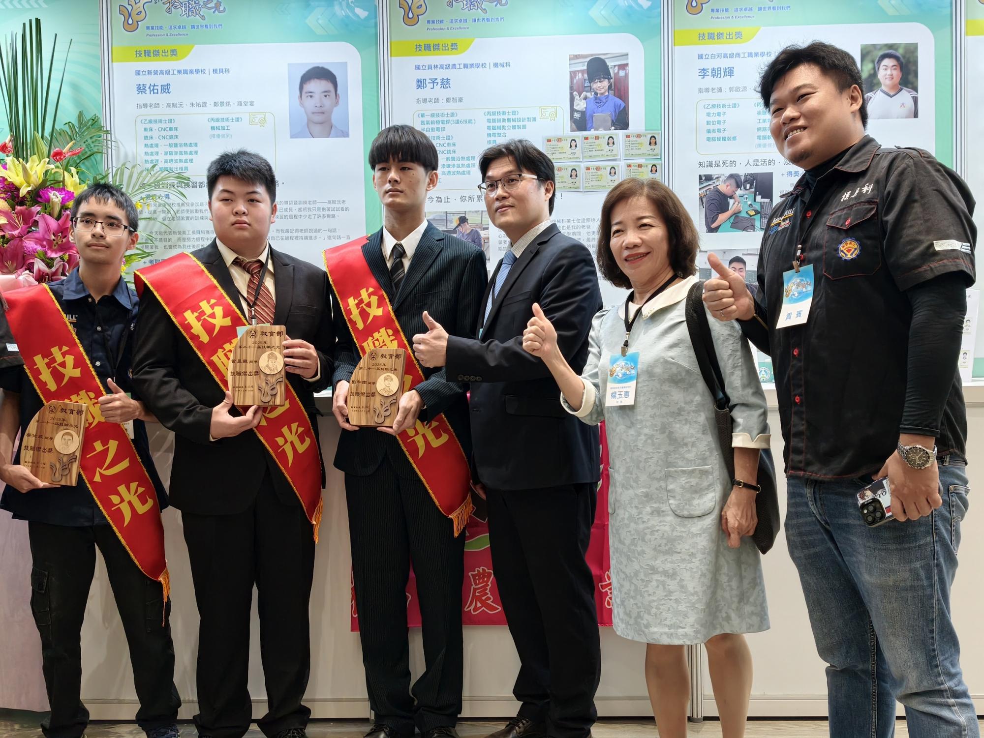 8cdd5fd35cf2cd11e1d9b2268008e49f